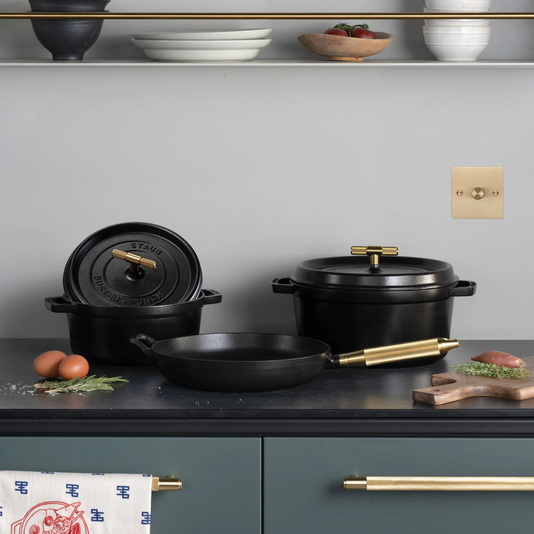 COCOTTE / 11.02 INCHES / CROSS / STAUB / BLACK - Image 4