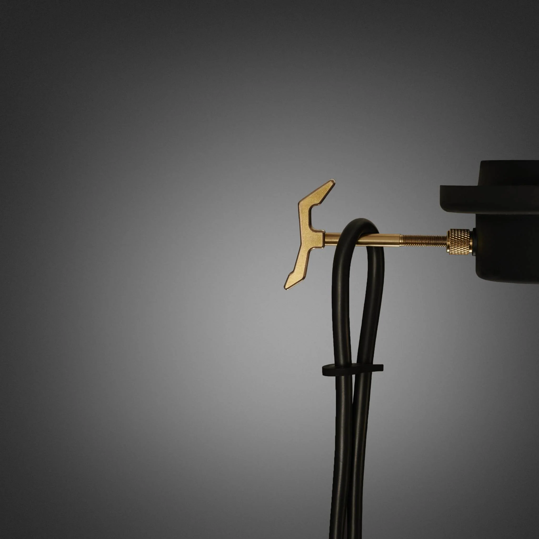 HOOKED 1.0 / LARGE / CROSS / GRAPHITE - Image 3