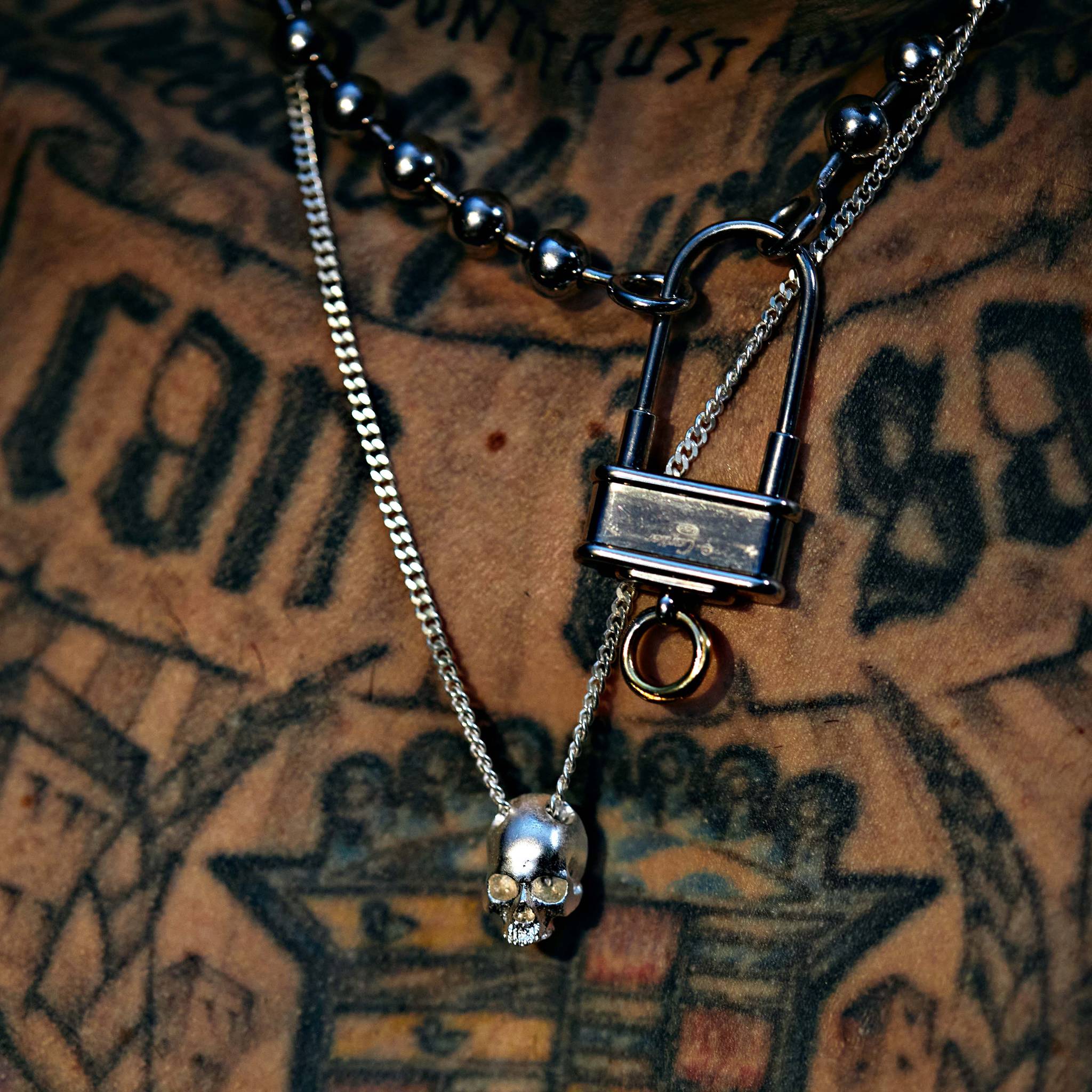 SKULL NECKLACE / TRAVIS BARKER - Image 13