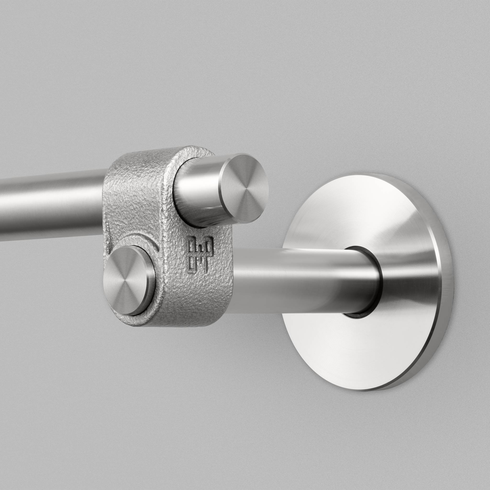 TOWEL RAIL / CAST - Image 4
